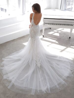 2 014 Blue by Enzoani Brautmoden Brautkleider Kollektion 2021 Blue 2021 Pro Naomi Bac Web