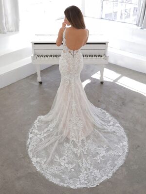 2 020 Blue by Enzoani Brautmoden Brautkleider Kollektion 2021 Blue 2021 Pro Nasima Bac Web