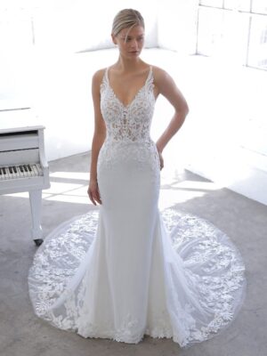 2 027 Blue by Enzoani Brautmoden Brautkleider Kollektion 2021 Blue 2021 Pro Nazneen Fro Web