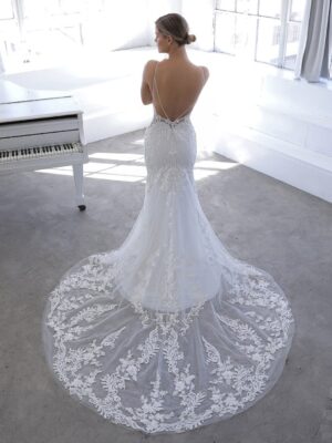 2 028 Blue by Enzoani Brautmoden Brautkleider Kollektion 2021 Blue 2021 Pro Nazneen Bac Web