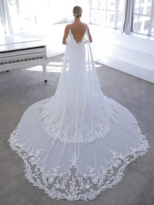 2 030 Blue by Enzoani Brautmoden Brautkleider Kollektion 2021 Blue 2021 Pro NazneenCape Bac Web