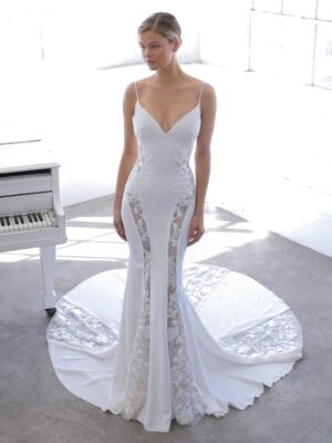 2 031 Blue by Enzoani Brautmoden Brautkleider Kollektion 2021 Blue 2021 Pro Neci Fro Web