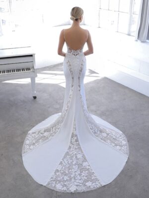 2 032 Blue by Enzoani Brautmoden Brautkleider Kollektion 2021 Blue 2021 Pro Neci Bac Web