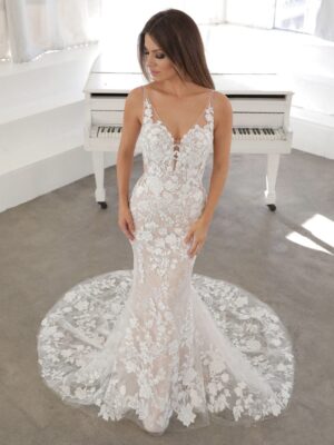 2 038 Blue by Enzoani Brautmoden Brautkleider Kollektion 2021 Blue 2021 Pro Nefertiti Fro Web