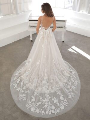 2 041 Blue by Enzoani Brautmoden Brautkleider Kollektion 2021 Blue 2021 Pro NefertitiTrain Bac Web