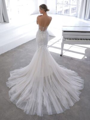 2 053 Blue by Enzoani Brautmoden Brautkleider Kollektion 2021 Blue 2021 Pro Nevaeh Bac Web