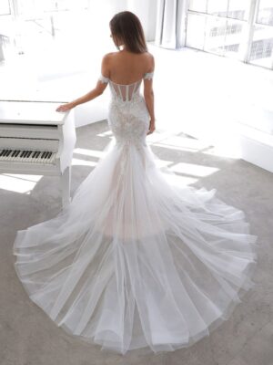 2 055 Blue by Enzoani Brautmoden Brautkleider Kollektion 2021 Blue 2021 Pro Nevan Bac Web