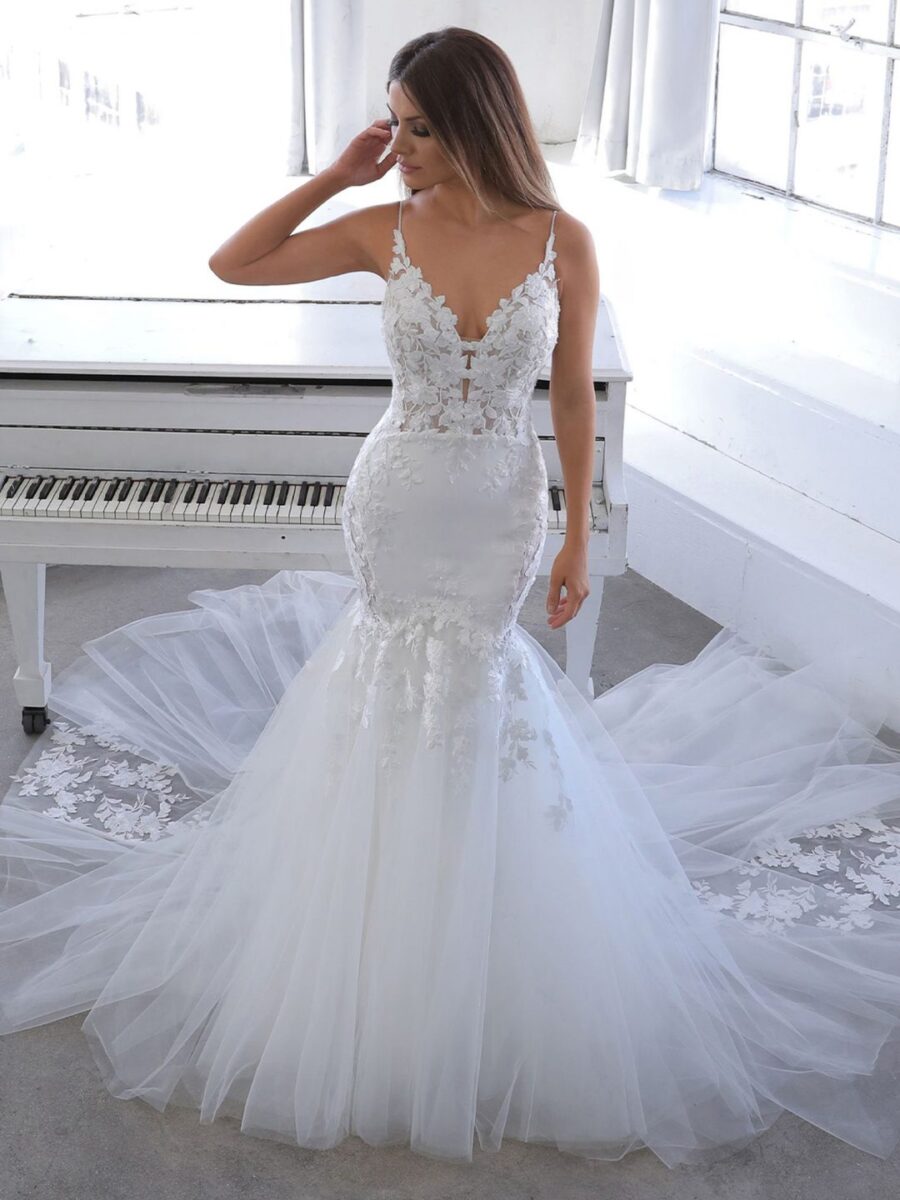 2 056 Blue by Enzoani Brautmoden Brautkleider Kollektion 2021 Blue 2021 Pro Nichelle Fro Web