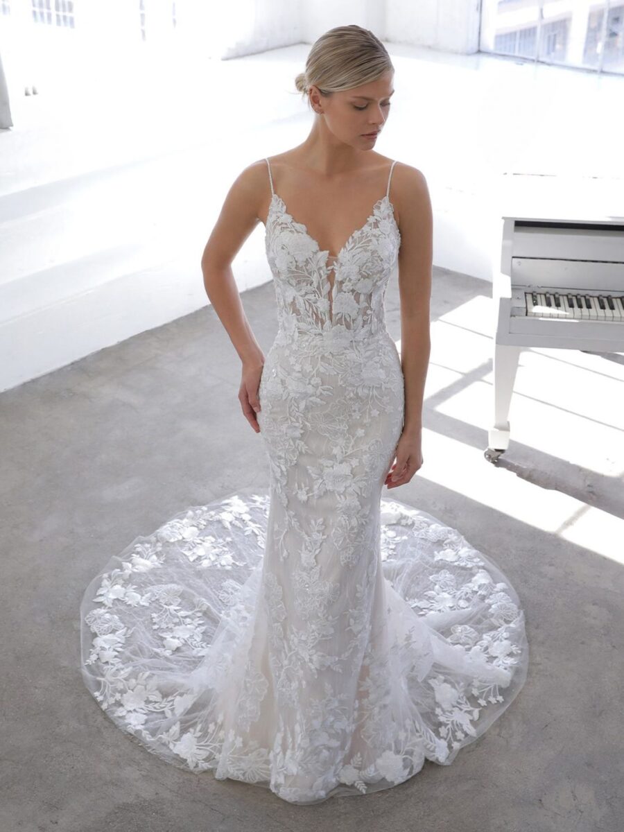 2 059 Blue by Enzoani Brautmoden Brautkleider Kollektion 2021 Blue 2021 Pro Nicolina Fro Web