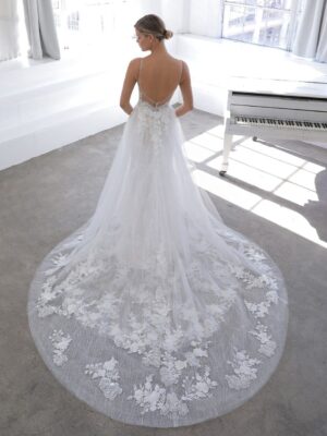 2 062 Blue by Enzoani Brautmoden Brautkleider Kollektion 2021 Blue 2021 Pro NicolinaTrain Bac Web