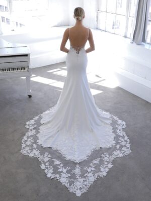 2 064 Blue by Enzoani Brautmoden Brautkleider Kollektion 2021 Blue 2021 Pro Nigella Bac Web