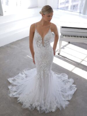 2 068 Blue by Enzoani Brautmoden Brautkleider Kollektion 2021 Blue 2021 Pro Nisha 02 Fro Web