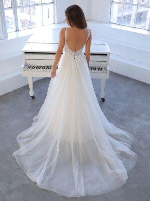 2 075 Blue by Enzoani Brautmoden Brautkleider Kollektion 2021 Blue 2021 Pro Niva Bac Web