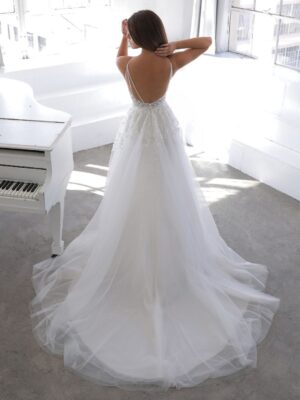 2 081 Blue by Enzoani Brautmoden Brautkleider Kollektion 2021 Blue 2021 Pro Norris Bac Web