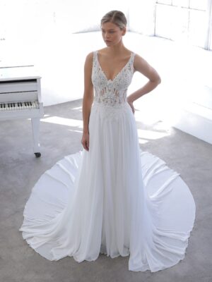 2 082 Blue by Enzoani Brautmoden Brautkleider Kollektion 2021 Blue 2021 Pro Novalee Fro Web