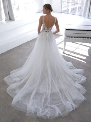 2 089 Blue by Enzoani Brautmoden Brautkleider Kollektion 2021 Blue 2021 Pro NovemberSkirt Bac Web