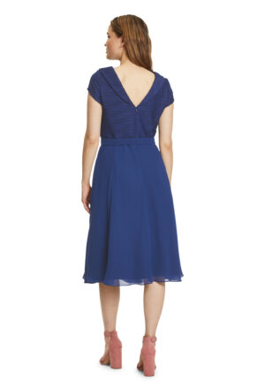 01-45-Vera-Mont-Abendmode-Abendkleider-Kollektion-FS-2022-45734000-8425-R