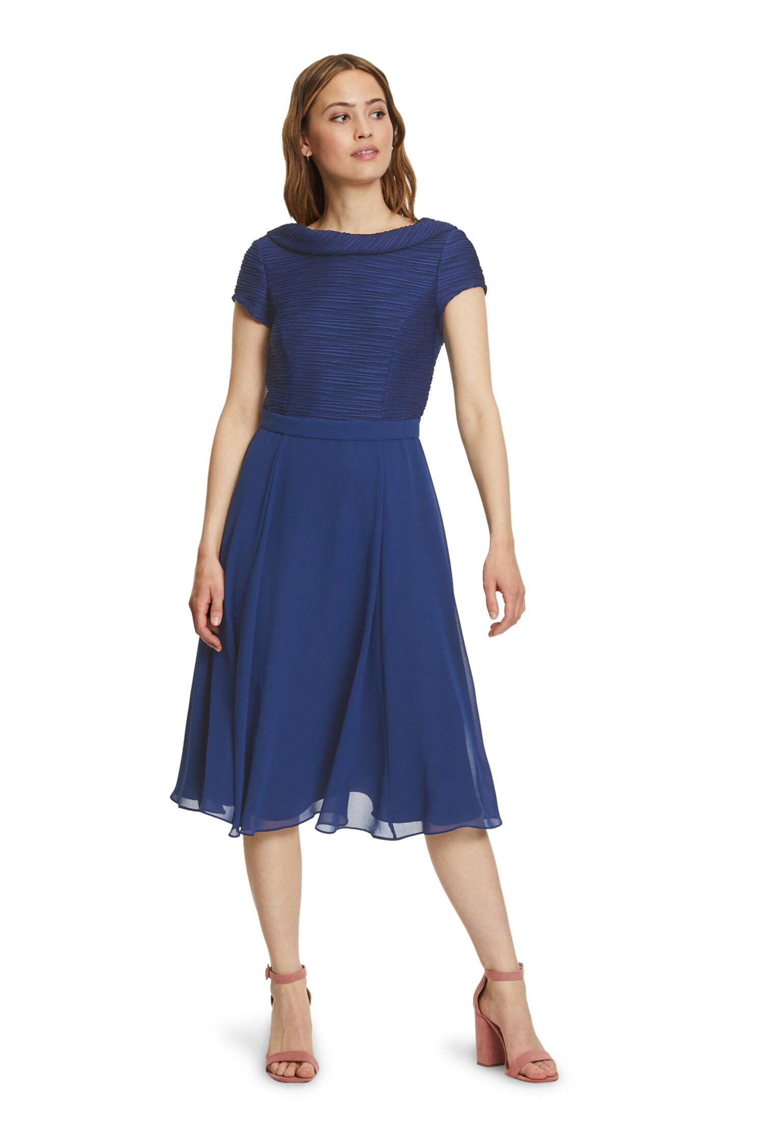 01 46 Vera Mont Abendmode Abendkleider Kollektion FS 2022 45734000 8425 V