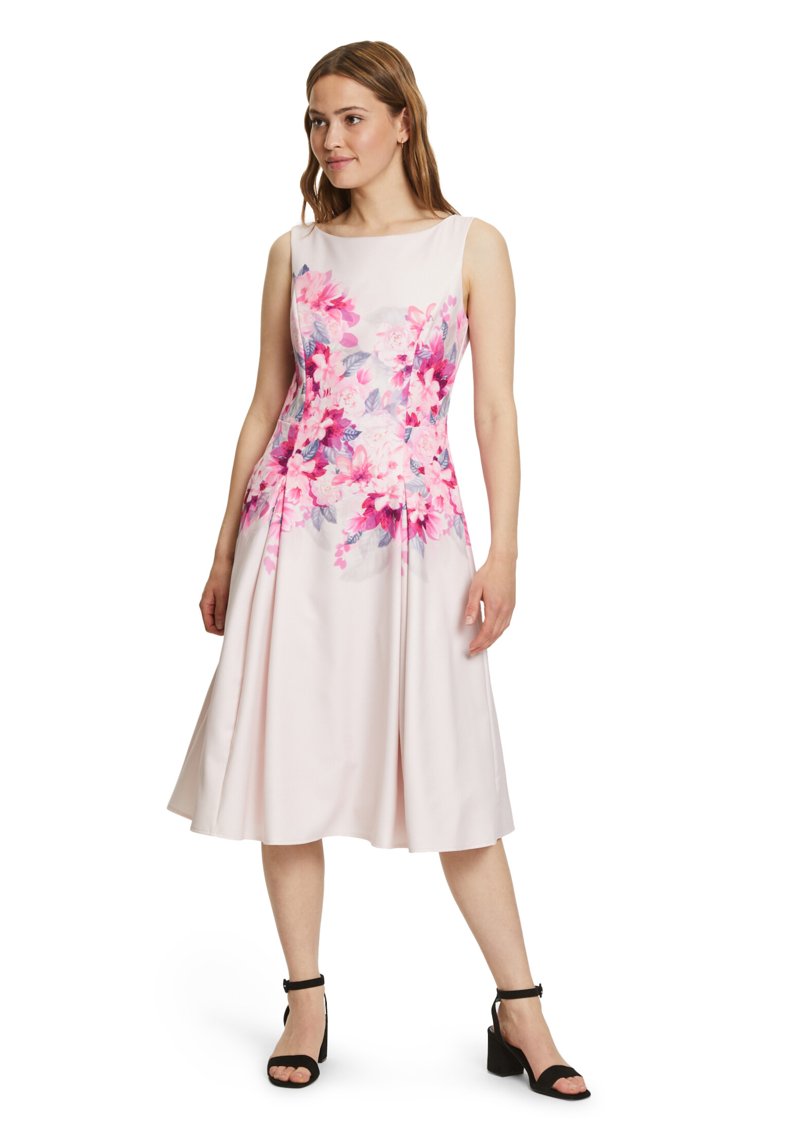 01 50 Vera Mont Abendmode Abendkleider Kollektion FS 2022 45904246 4845 V