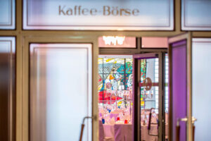 0103-Ameron-Hamburg-Hotel-Speicherstadt-Hochzeitslocation-2022-Boersensaal-Eingang