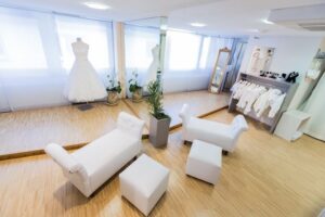 02-A-T-Moda-Sposa-Brautmodenfachgeschaeft-Freiburg-Brautkleider-Hochzeitsanzuege-2022