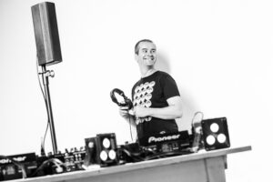 02-DJ-Slick-Hochzeit-und-Event-DJ-Berlin-2022-Hochzeitsmusik