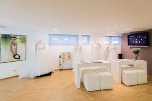 03-A-T-Moda-Sposa-Brautmodenfachgeschaeft-Freiburg-Brautkleider-Hochzeitsanzuege-2022