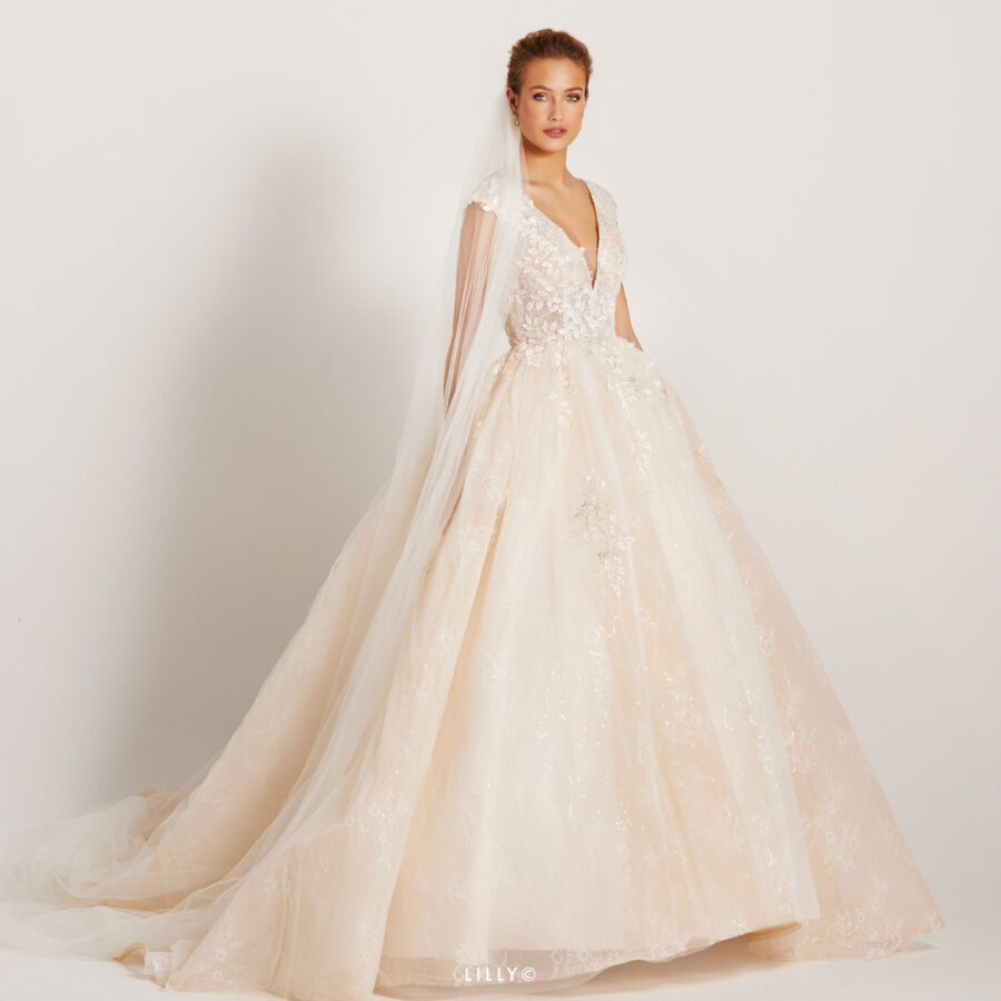01-LILLY-Brautkleider-Kollektion-Lilly-2023-08-4392-NU