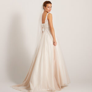 02-LILLY-Brautkleider-Kollektion-Lilly-2023-08-4303-NU