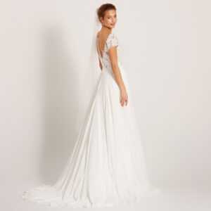 02-LILLY-Brautkleider-Kollektion-Lilly-2023-08-4321-CRT