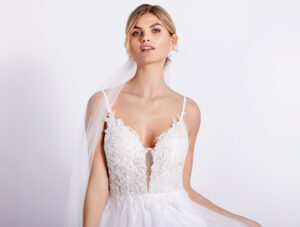 03-LILLY-Brautkleider-Kollektion-Lilly-2023-08-4060-CRT