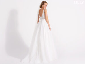 03-LILLY-Brautkleider-Kollektion-Lilly-2023-08-4116-CRT