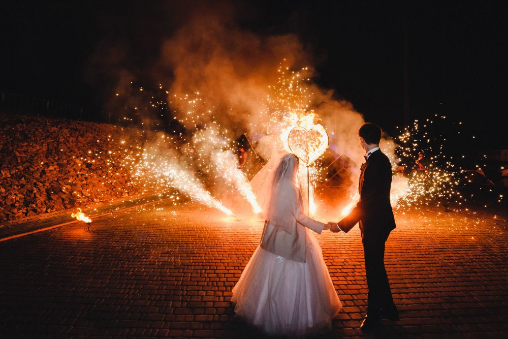 108 HOCHZEITde Ideen Ratgeber Serviceanbieter Hochzeitsfeuerwerk iStock 1148819080 2020 11