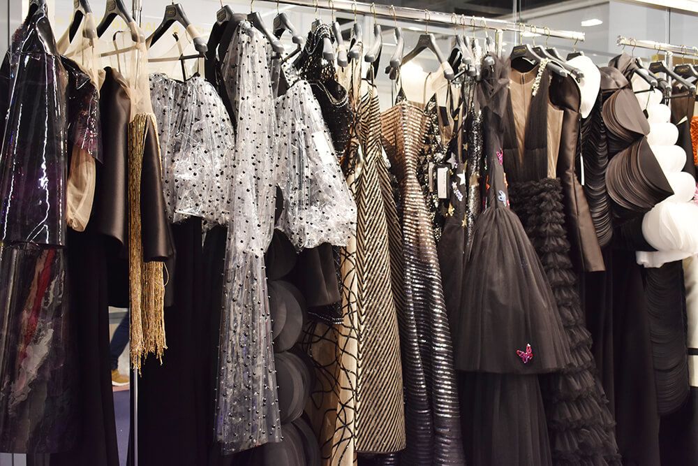 11 HOCHZEITde Ratgeber Aktuelles Barcelona Bridal Fashion Week farbige kleider DSC 0598 2018 05