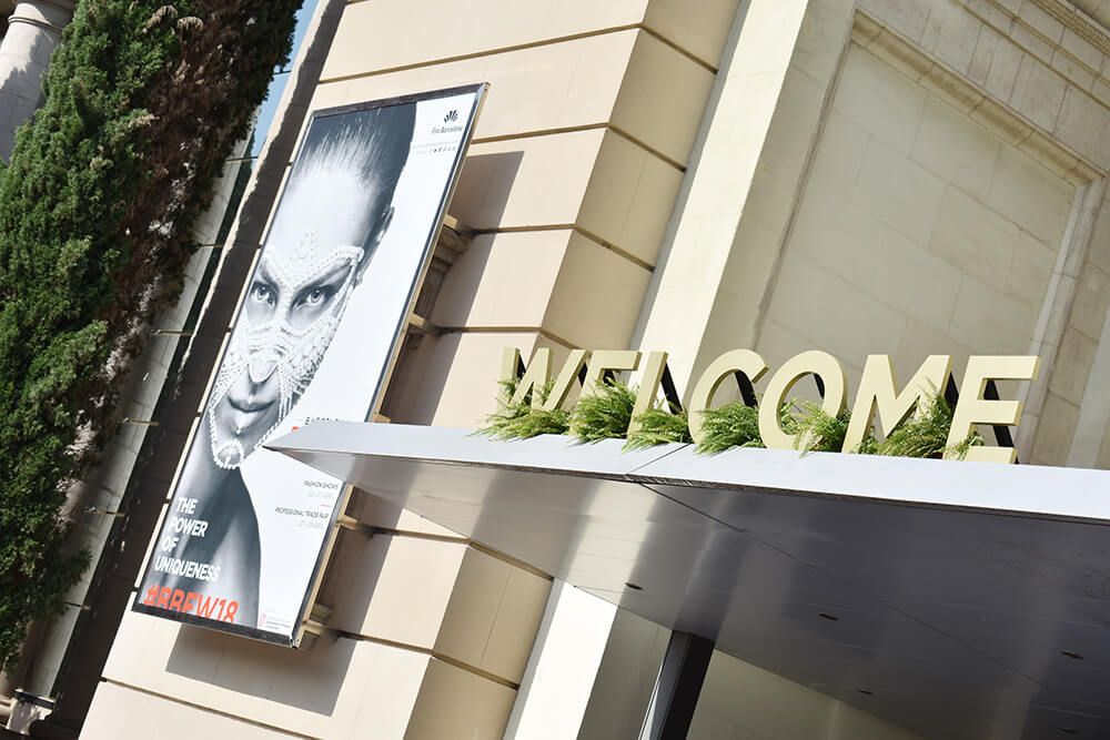 12 HOCHZEITde Ratgeber Aktuelles Barcelona Bridal Fashion Week eingangsbereich DSC 0805 2018 05