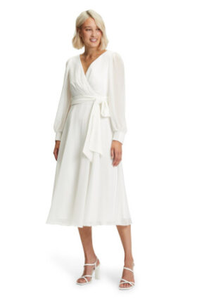 02-Betty-Barclay-Hochzeitskleider-V-by-Vera-Mont-FS-2023-22764000-1014-V