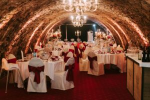 05-Gewoelbekeller-Burg-Weisenau-Weisenau-2024-Hochzeitslocation-rustikal-Saal-ohne-Verlaengerung