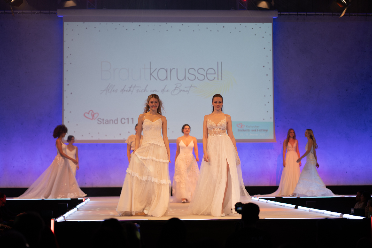 Foto einer Brautmodenschau auf der Karlsruher Hochzeits- und Festtage