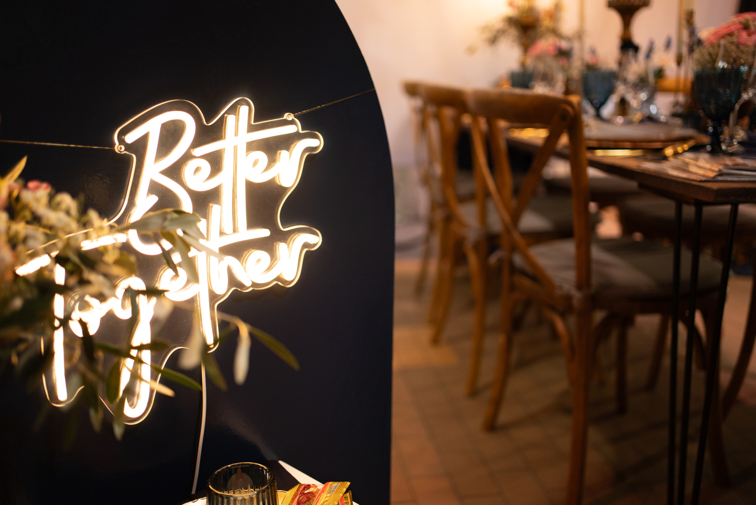 Foto mit Leuchtschrift Better Together