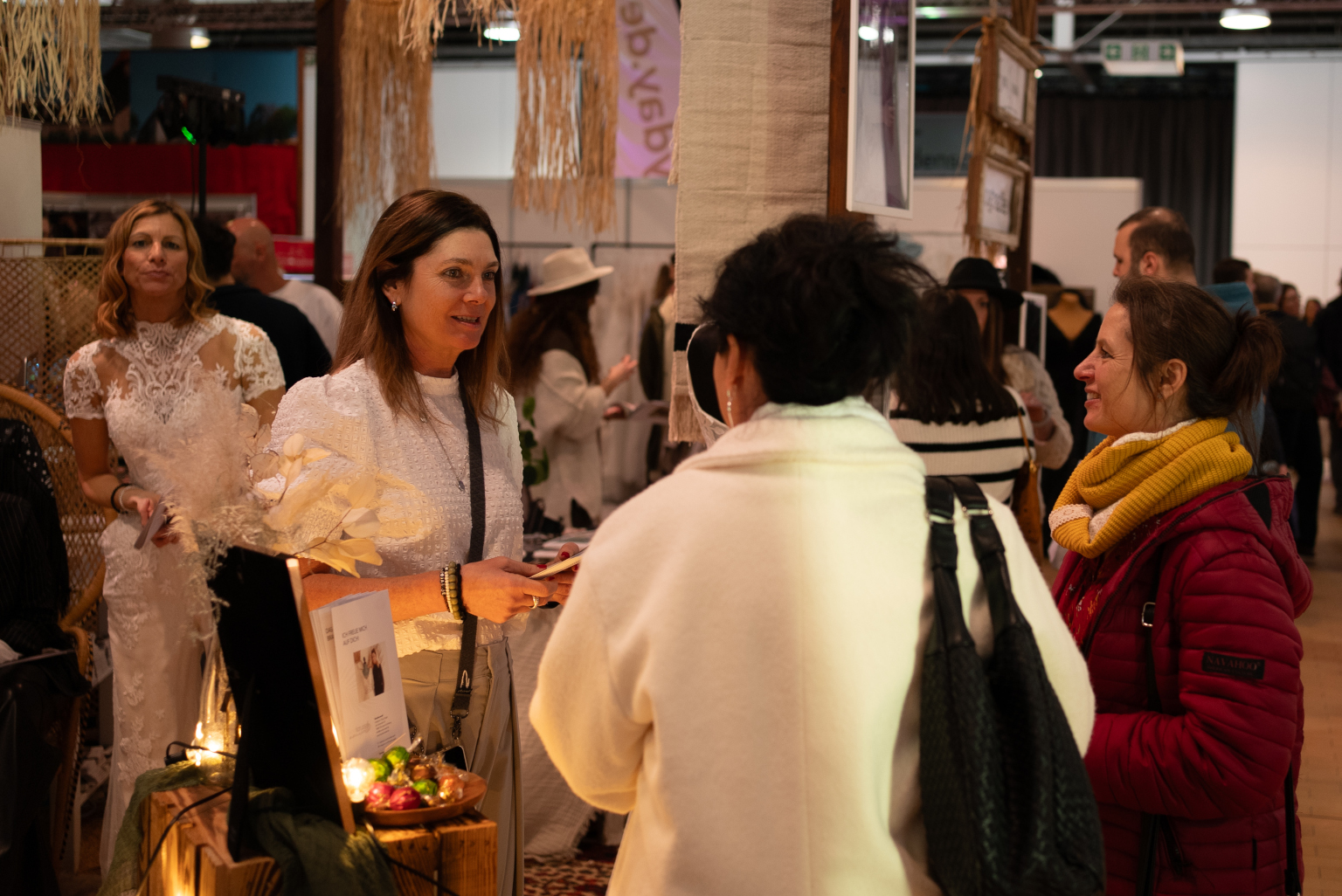 Foto mit Besuchern zur Karlsruher Hochzeits-und Festtage